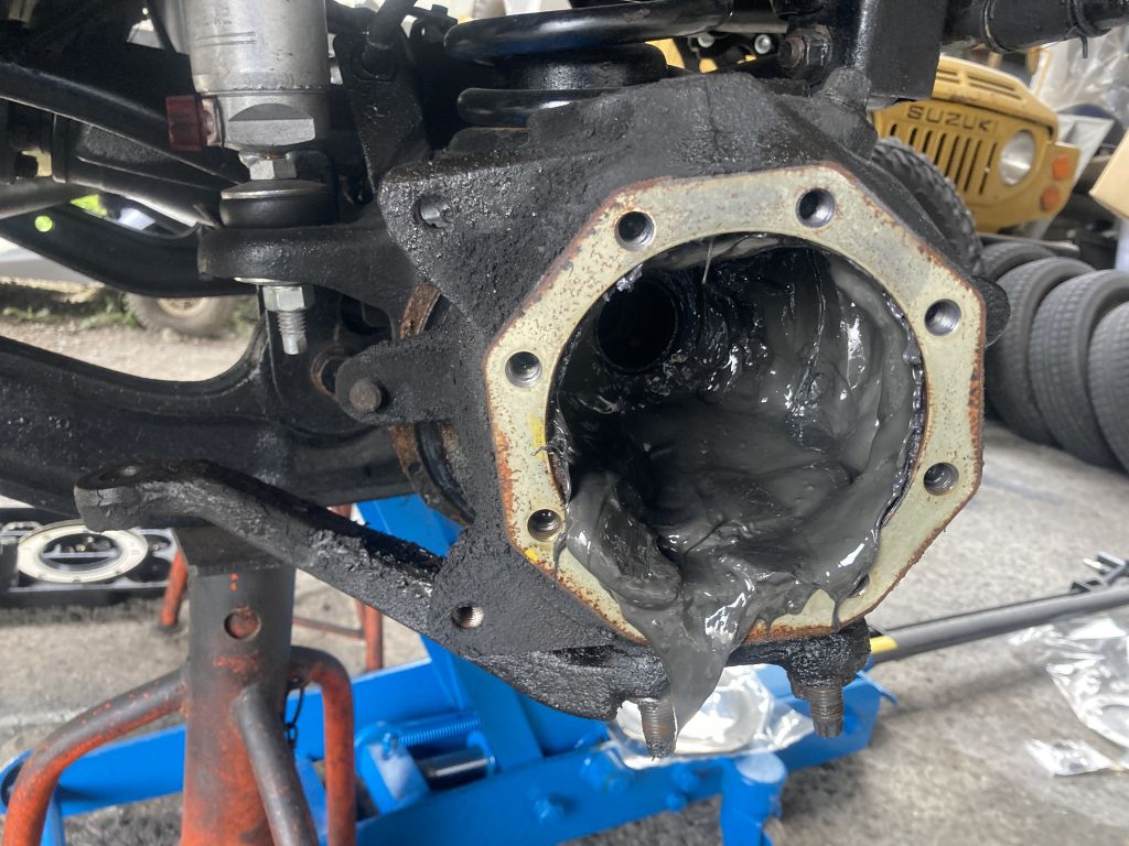 平成16年式 HZJ76V ランクル70 フロントナックル、キングピン