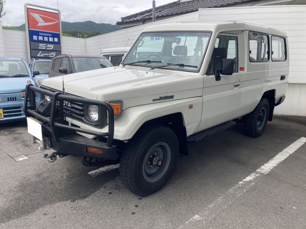 ランクル75　トゥループキャリア　バックカメラ　デジタルインナーミラー取付の画像