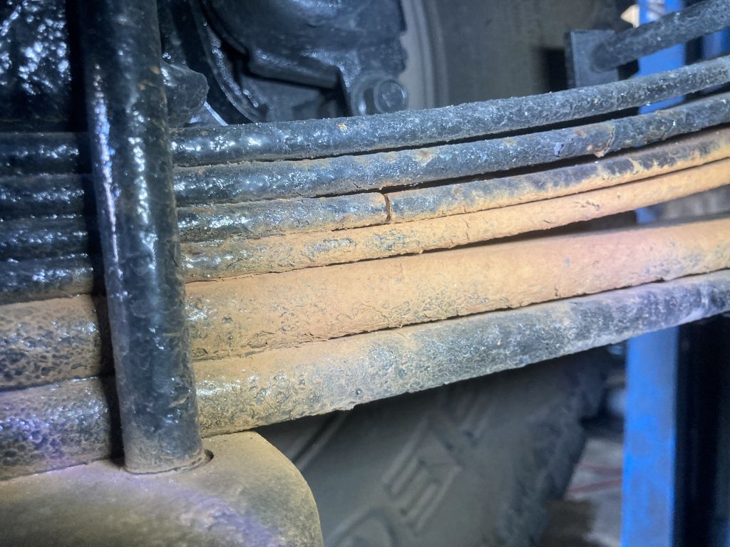 ランドクルーザーHZJ76 リアリーフ折れ交換 | 施工事例 | 車検・整備