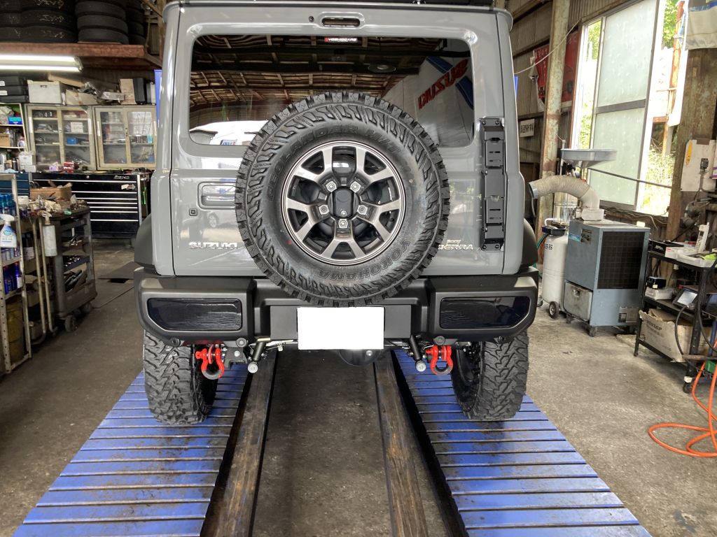 ジムニーシエラ　JB74W　ショーワガレージ　リンクスマフラー取付　純正バンパー　広島市の画像