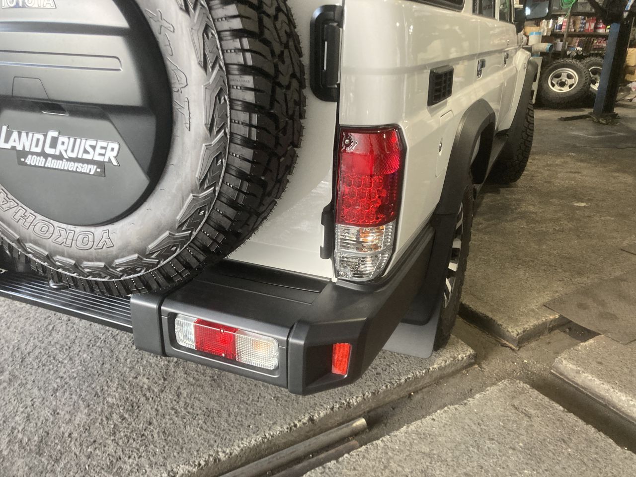ランクル76 GDJ76W モトレージ製LEDテールランプ＆クリアテールレンズ
