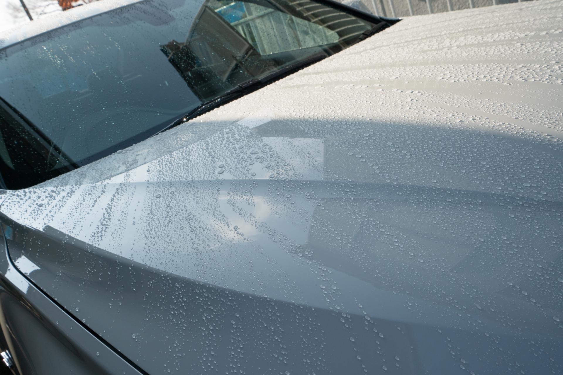 撥水している車の画像